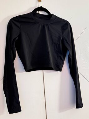 Vuori Black Cropped Long-Sleeve Activewear - Size Medium